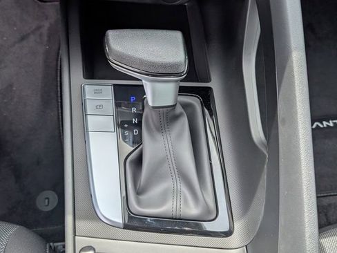 New 2026 Hyundai Elantra SE FWD image 21