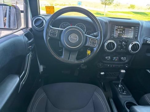Used 2015 Jeep Wrangler Unlimited Sahara w/ Dual Top Group AWD/4WD image 13