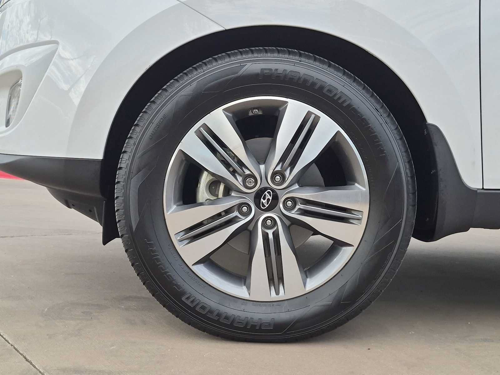 Used 2015 Hyundai Tucson Limited w/ Option Group 03 FWD image 13