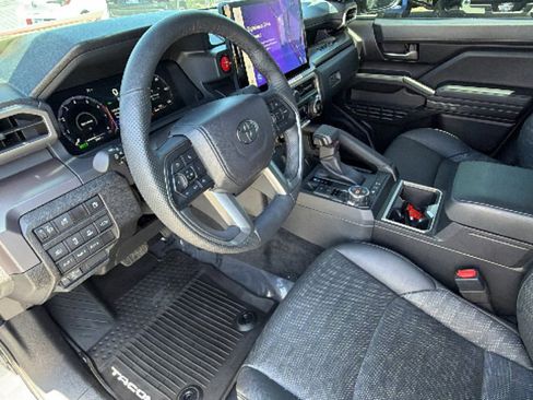 Certified 2025 Toyota Tacoma TRD Off-Road w/ TRD Off Road Premium Package AWD/4WD image 10
