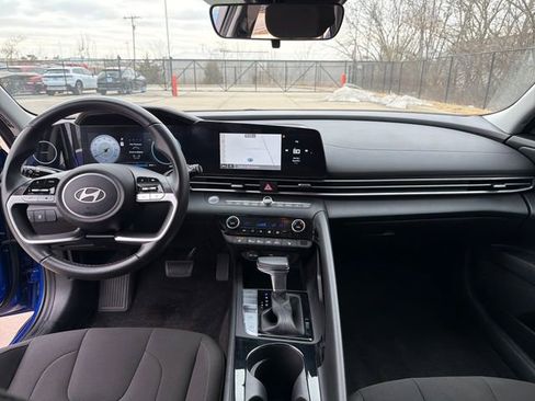 Used 2025 Hyundai Elantra SEL image 15