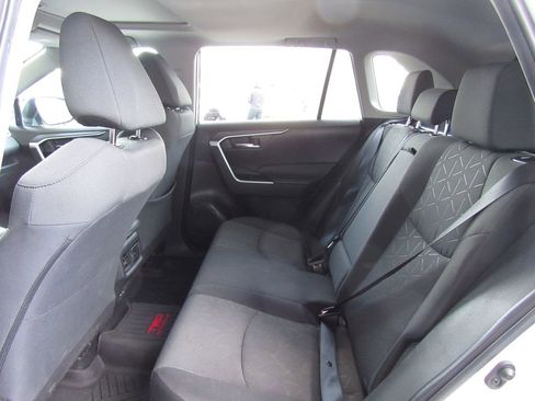 Certified 2022 Toyota RAV4 XLE w/ Convenience Package image 15