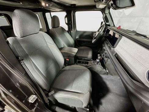 Used 2025 Jeep Wrangler Unlimited Sahara AWD/4WD image 26