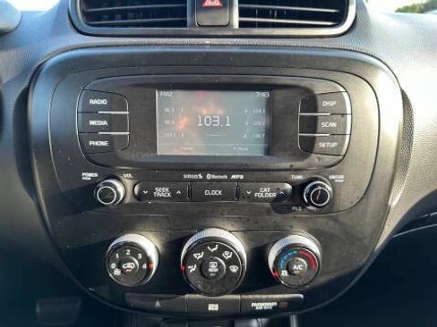 Used 2016 Kia Soul + FWD image 3
