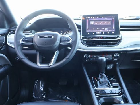 Used 2023 Jeep Compass Limited image 19