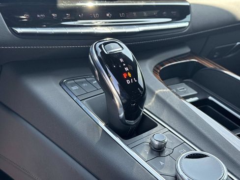 Used 2024 Cadillac Escalade Premium Luxury AWD/4WD image 23