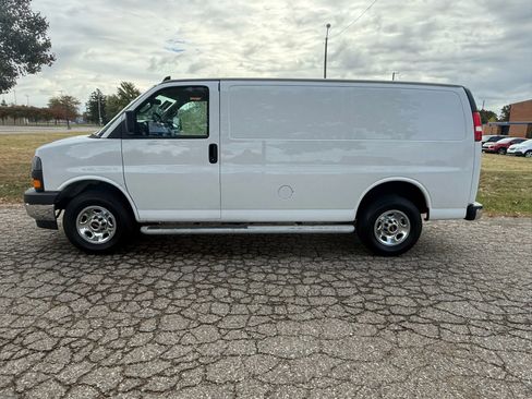 Used 2023 GMC Savana 2500 image 6