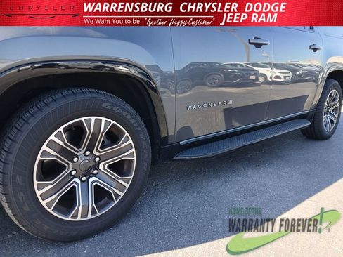 Used 2024 Jeep Wagoneer L Series II w/ Flexible Seating Group AWD/4WD image 34