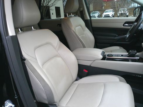 Used 2022 Nissan Pathfinder SL w/ SL Black Package image 47