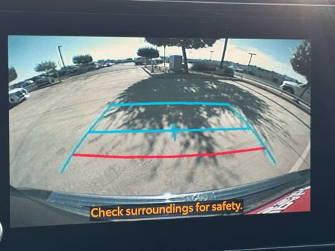 Used 2023 Toyota Highlander LE image 24