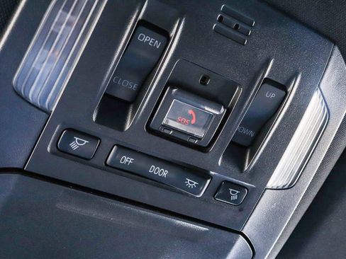 Used 2021 Toyota Highlander XSE FWD image 36