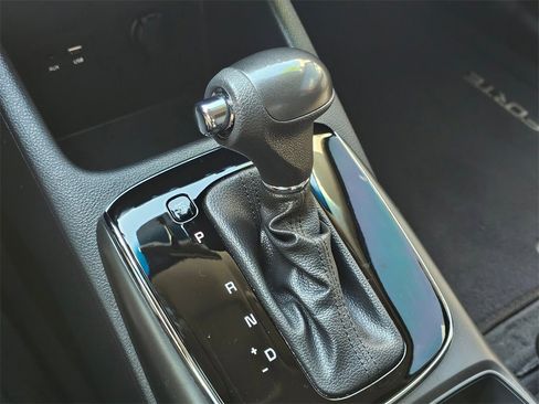 Used 2017 Kia Forte LX image 24