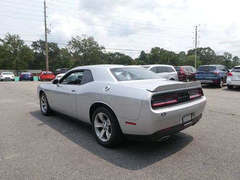 Used 2021 Dodge Challenger SXT RWD image 8
