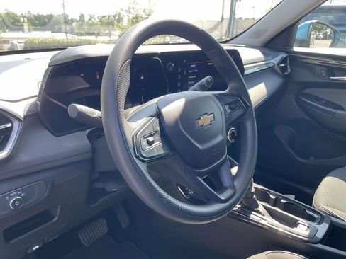 Used 2025 Chevrolet TrailBlazer LT AWD/4WD image 18