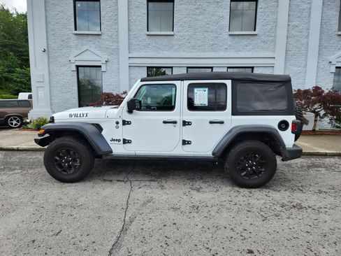 Used 2023 Jeep Wrangler Unlimited Sport AWD/4WD image 2