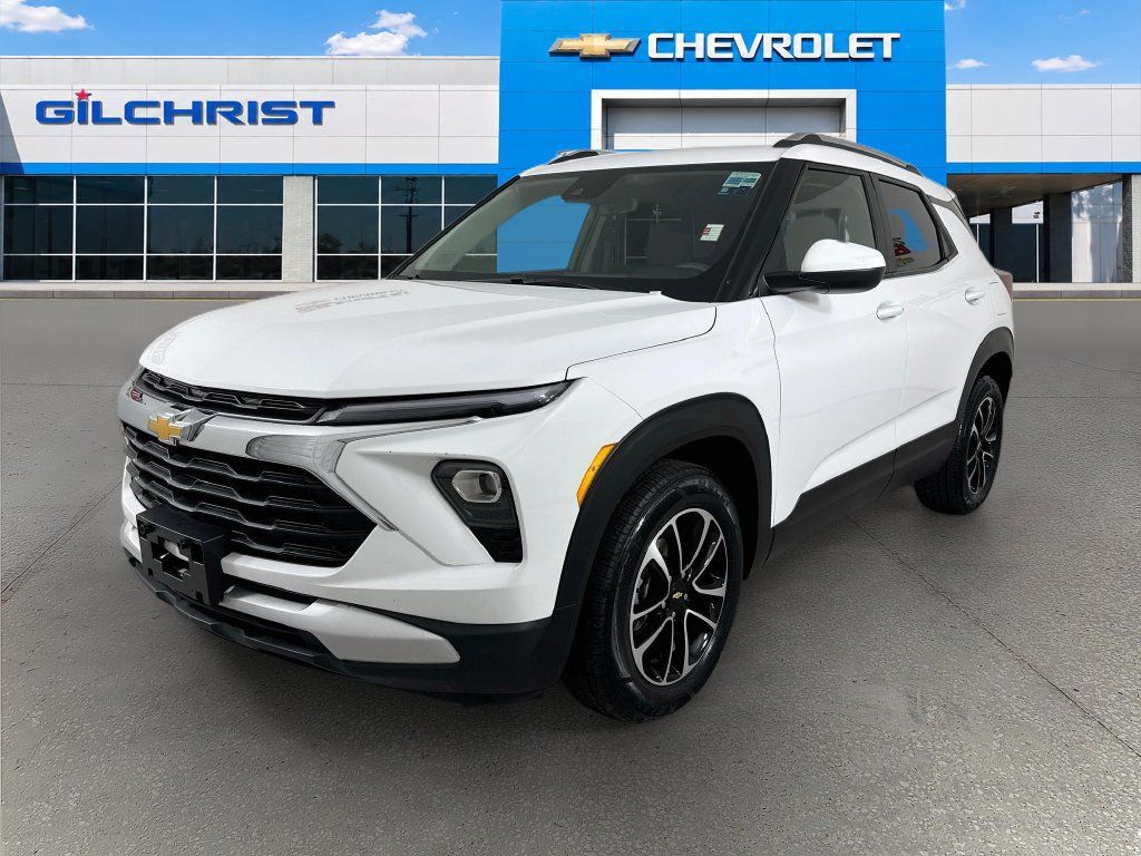 Used 2025 Chevrolet TrailBlazer LT FWD image 3