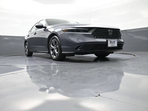 Certified 2023 Honda Accord EX image 28
