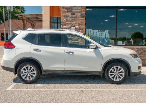 Used 2017 Nissan Rogue SV w/ SV Premium Package AWD/4WD image 2