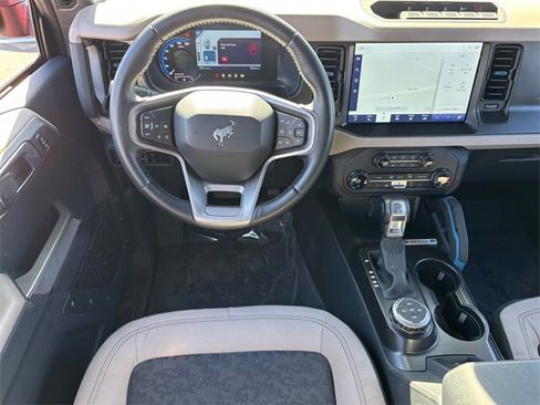 Used 2023 Ford Bronco Wildtrak image 7