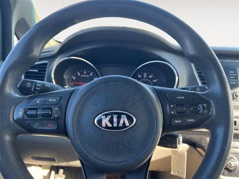 Used 2018 Kia Sedona LX image 11