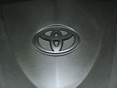 Used 2022 Toyota RAV4 LE image 16