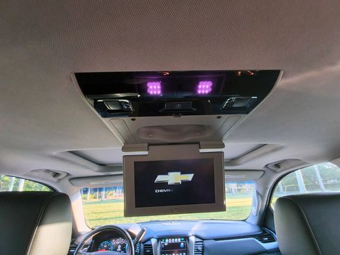 Used 2020 Chevrolet Suburban Premier image 25