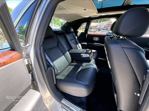 Used 2016 Rolls-Royce Ghost RWD image 24