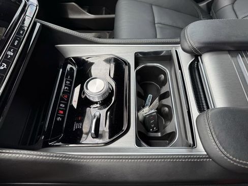 New 2025 Jeep Wagoneer L Series II AWD/4WD image 24