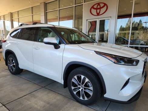 Certified 2021 Toyota Highlander XLE image 4
