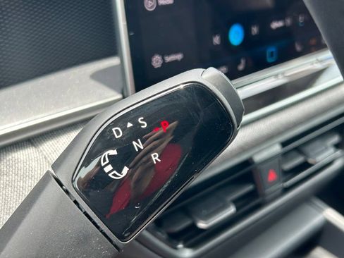 Certified 2025 Volkswagen Tiguan S FWD image 37