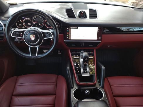 Used 2022 Porsche Cayenne S image 16