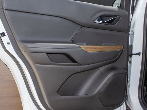 Used 2022 GMC Acadia SLE w/ Driver Convenience Package image 32