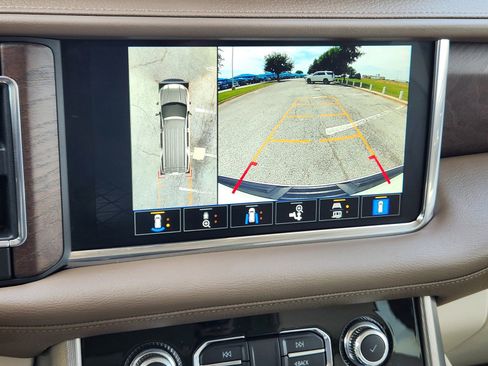 Used 2023 GMC Yukon XL Denali AWD/4WD image 8