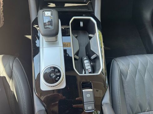 New 2025 Mitsubishi Outlander SEL image 35