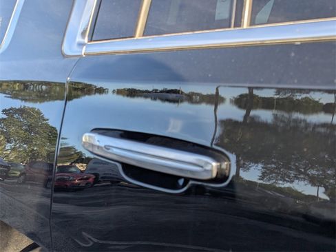 Used 2019 Cadillac Escalade Premium Luxury image 13