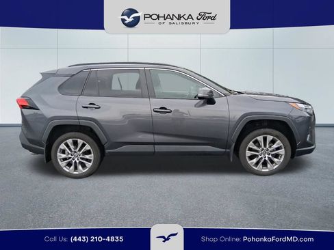 Used 2022 Toyota RAV4 XLE Premium AWD/4WD image 4