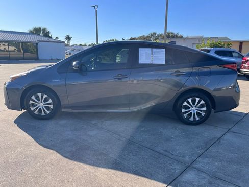 Used 2022 Toyota Prius L Eco image 6