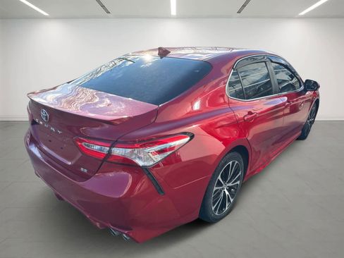 Used 2020 Toyota Camry SE image 6