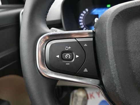 Used 2023 Volvo XC40 B5 Plus w/ Protection Package Premier AWD/4WD image 25