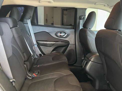 Used 2016 Jeep Cherokee Latitude w/ Cold Weather Group image 27