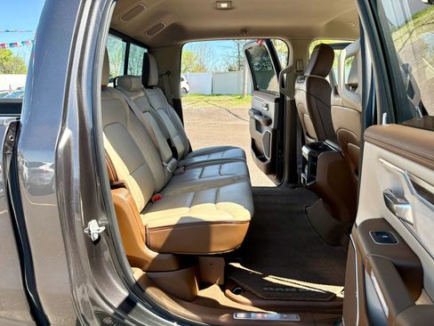 Used 2019 RAM 1500 Laramie AWD/4WD image 21