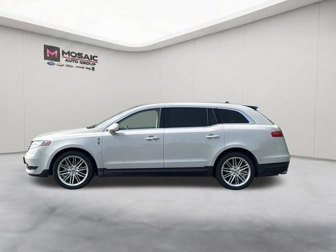 Used 2019 Lincoln MKT AWD image 5