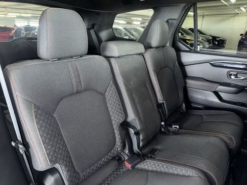 Used 2023 Honda Pilot Sport image 25