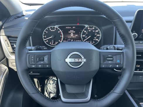 Used 2025 Nissan Rogue SV FWD image 22