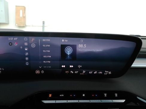 Used 2025 Buick Enclave Preferred image 42