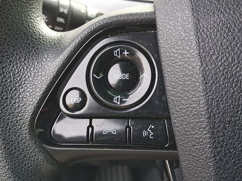 Used 2019 Toyota Prius LE image 21