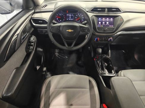 Used 2021 Chevrolet TrailBlazer LS FWD image 4