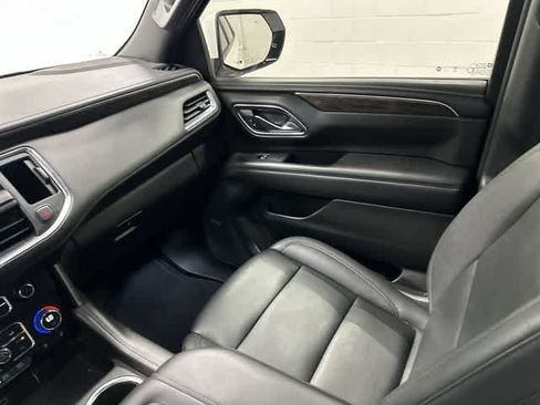Used 2022 Chevrolet Tahoe Z71 w/ Luxury Package AWD/4WD image 13