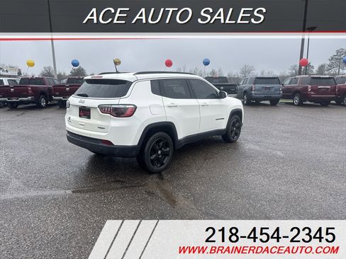 Used 2018 Jeep Compass Latitude w/ Popular Equipment Group AWD/4WD image 3