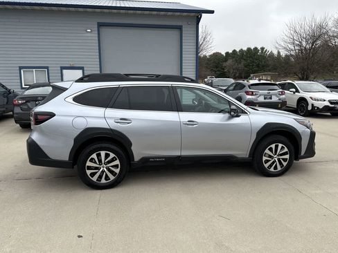 Used 2025 Subaru Outback Premium w/ Popular Package #1A image 7